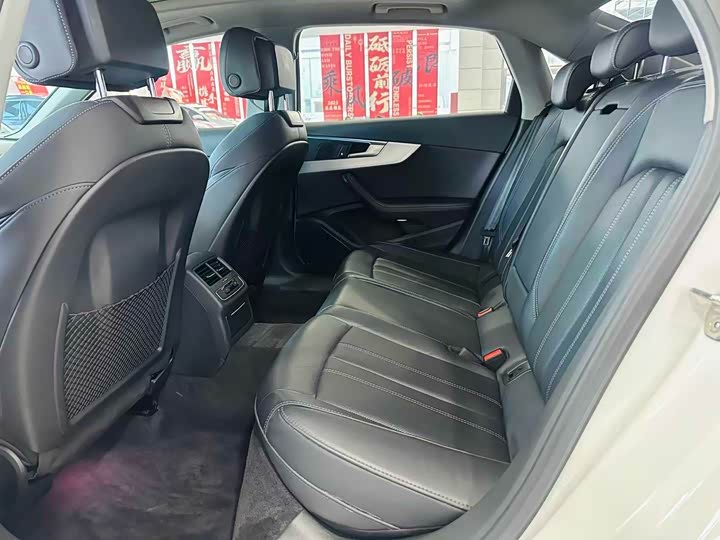 Фото 6 - Audi A4L