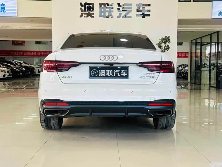 Фото 8 - Audi A4L