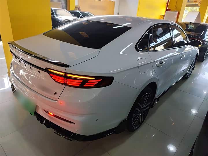 Фото 7 - Geely Preface