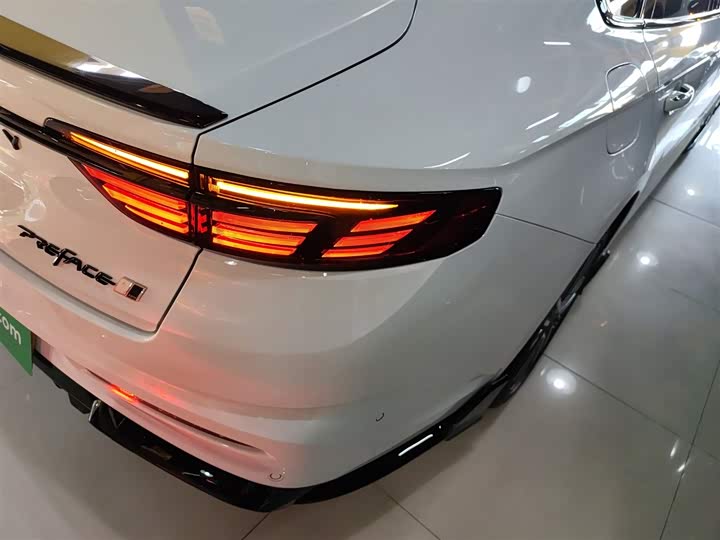 Фото 8 - Geely Preface