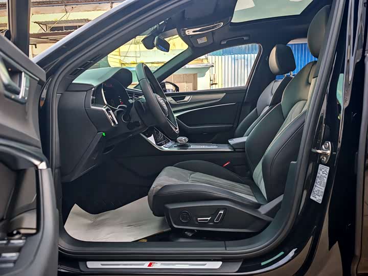 Фото 4 - Audi A6L