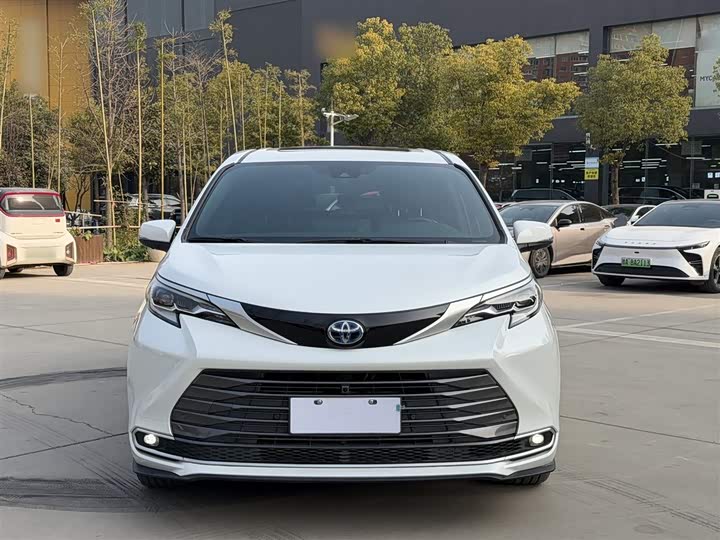 Фото 7 - Toyota Sienna