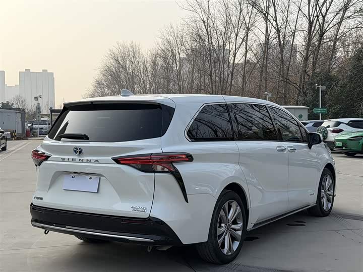 Фото 8 - Toyota Sienna