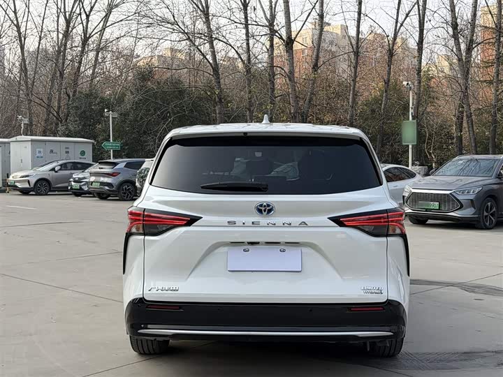 Фото 9 - Toyota Sienna