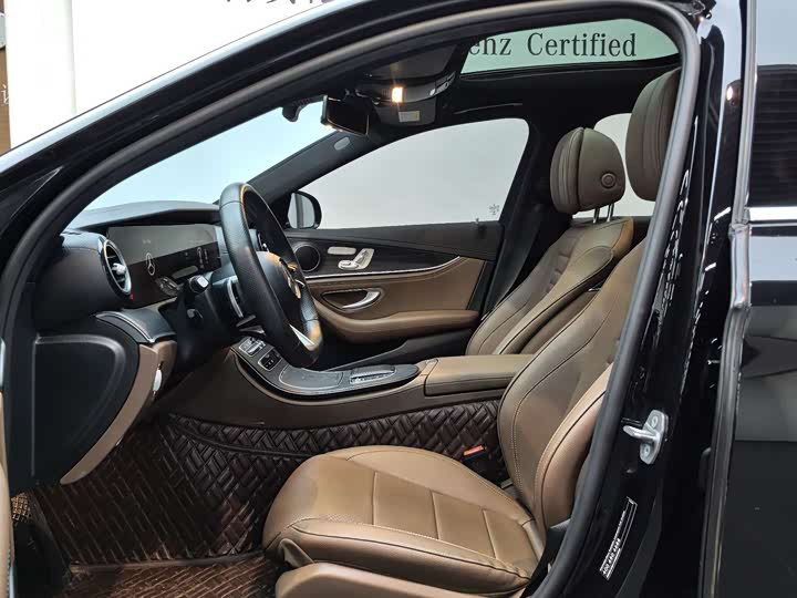 Фото 7 - Mercedes-Benz E-Class