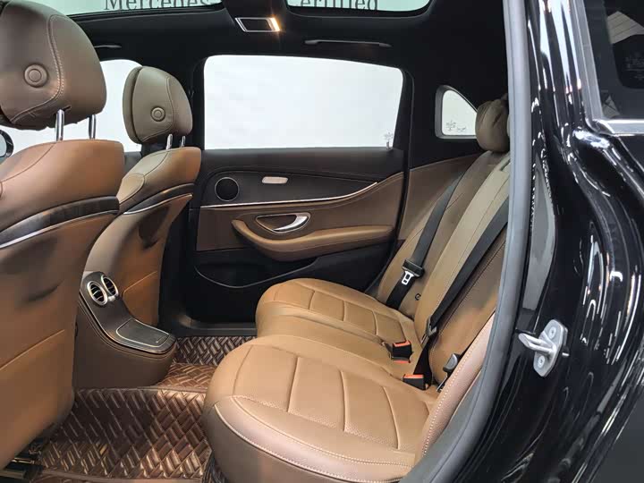 Фото 8 - Mercedes-Benz E-Class