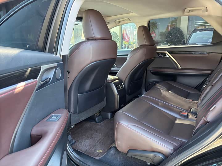 Фото 5 - Lexus RX