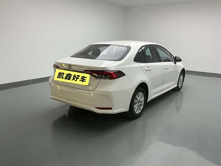 Фото 3 - Toyota Corolla