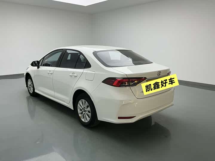 Фото 4 - Toyota Corolla