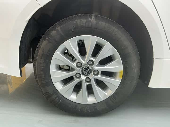 Фото 9 - Toyota Corolla