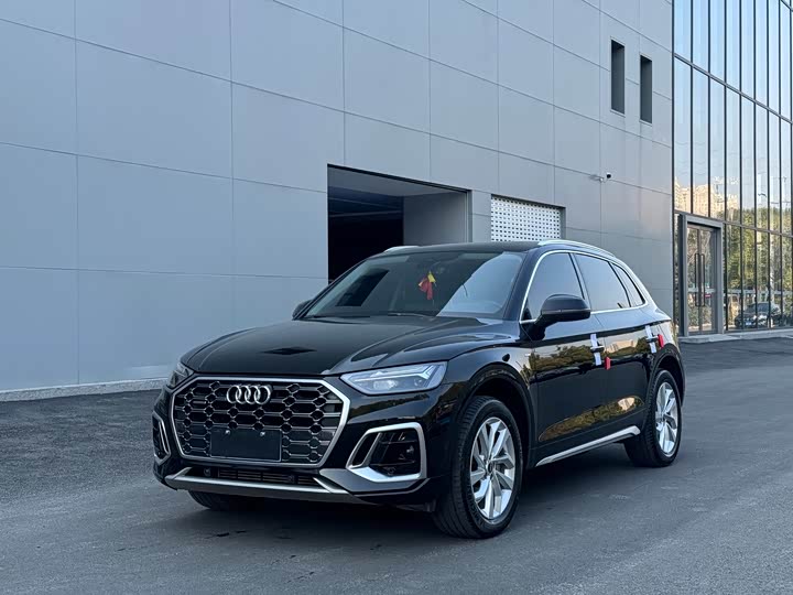 Фото 1 - Audi Q5L