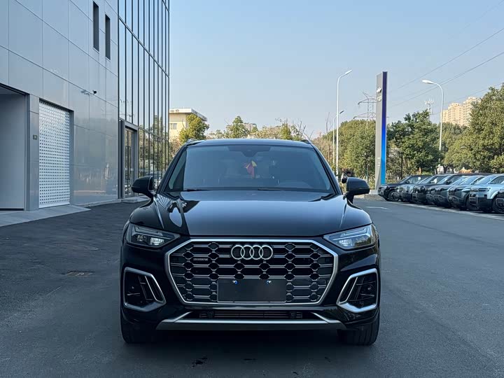 Фото 2 - Audi Q5L