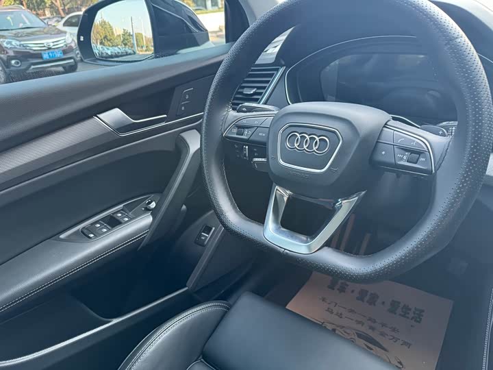 Фото 7 - Audi Q5L