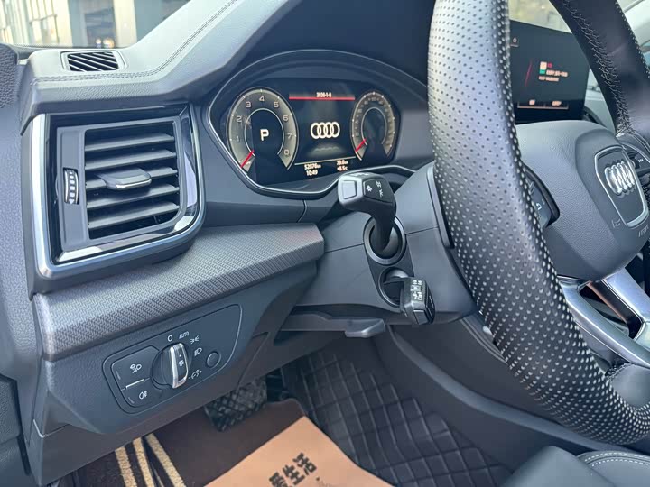 Фото 8 - Audi Q5L