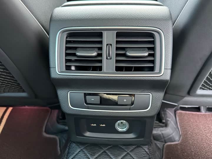 Фото 9 - Audi Q5L