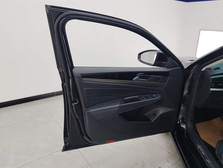 Фото 7 - Volkswagen Passat