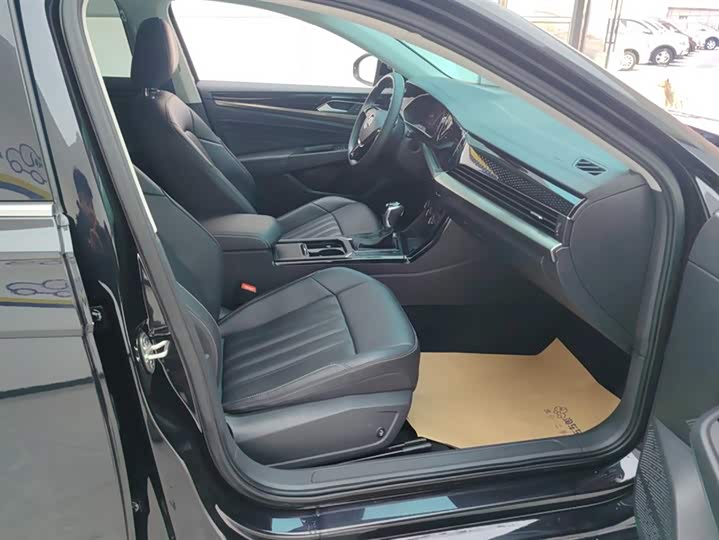 Фото 8 - Volkswagen Passat