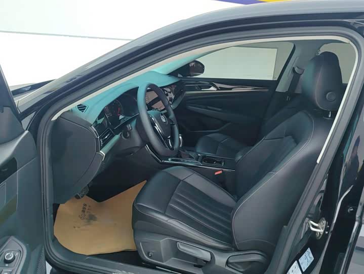 Фото 9 - Volkswagen Passat