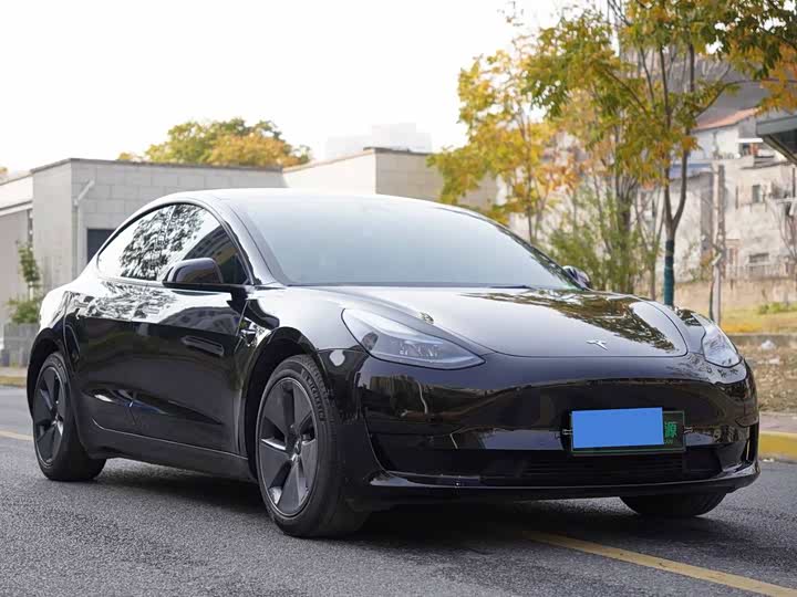 Фото 1 - Tesla Model 3