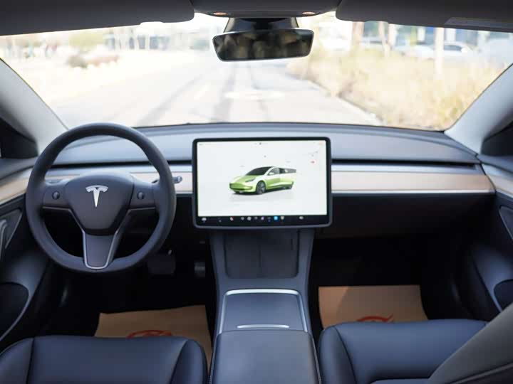 Фото 4 - Tesla Model 3