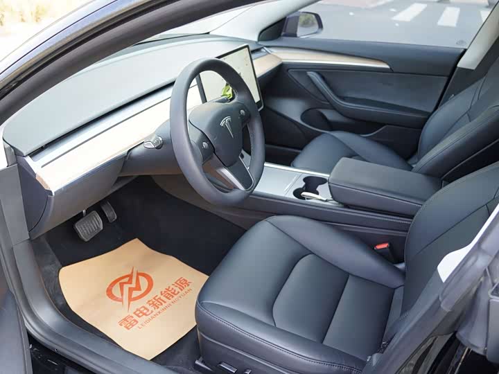 Фото 6 - Tesla Model 3