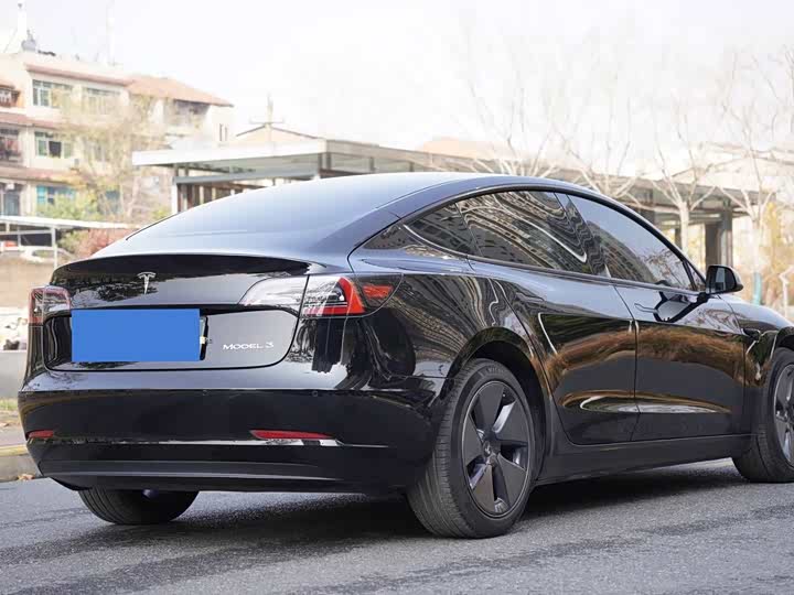 Фото 9 - Tesla Model 3