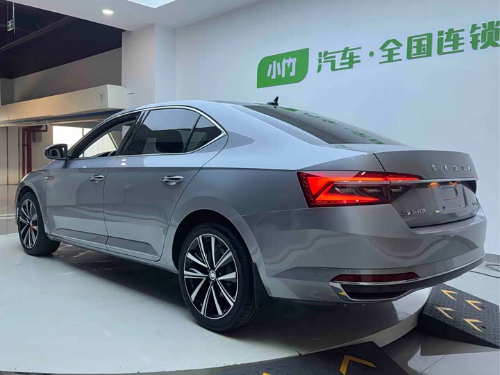 Фото 4 - Skoda Superb