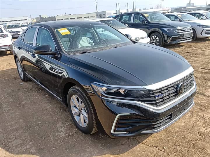 Фото 4 - Volkswagen Passat Hybrid