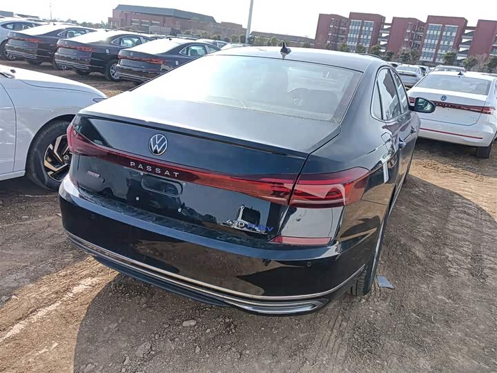 Фото 7 - Volkswagen Passat Hybrid