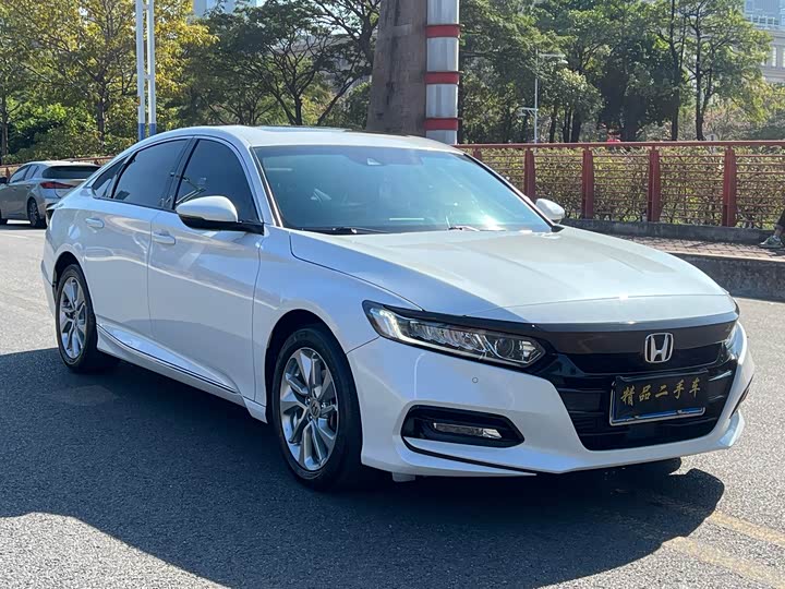 Фото 3 - Honda Accord