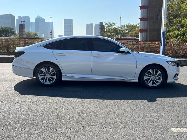 Фото 7 - Honda Accord