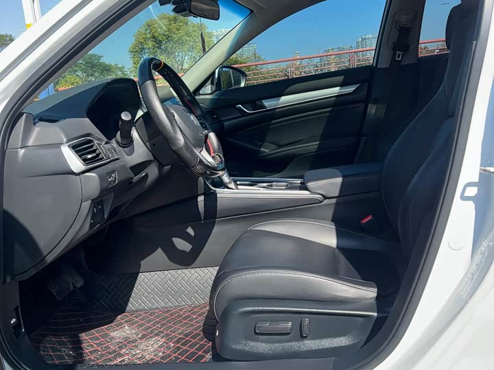 Фото 9 - Honda Accord