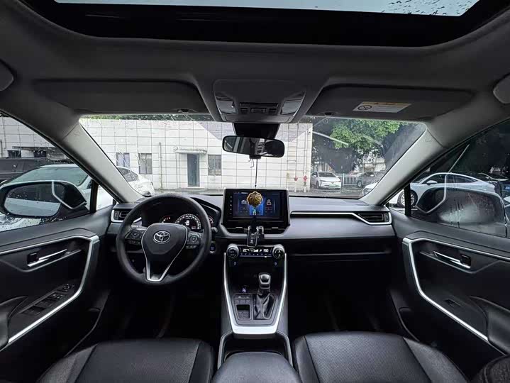 Фото 7 - Toyota RAV4