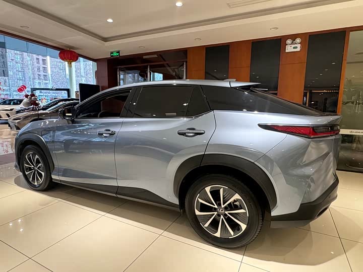 Фото 5 - Lexus RZ