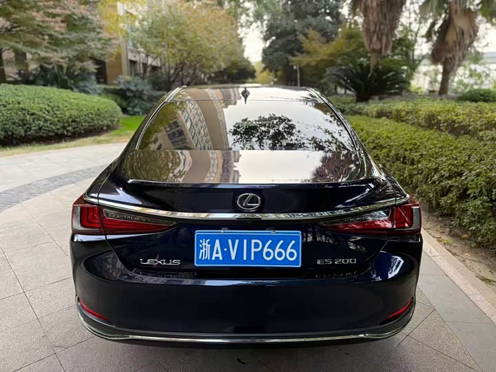 Фото 5 - Lexus ES