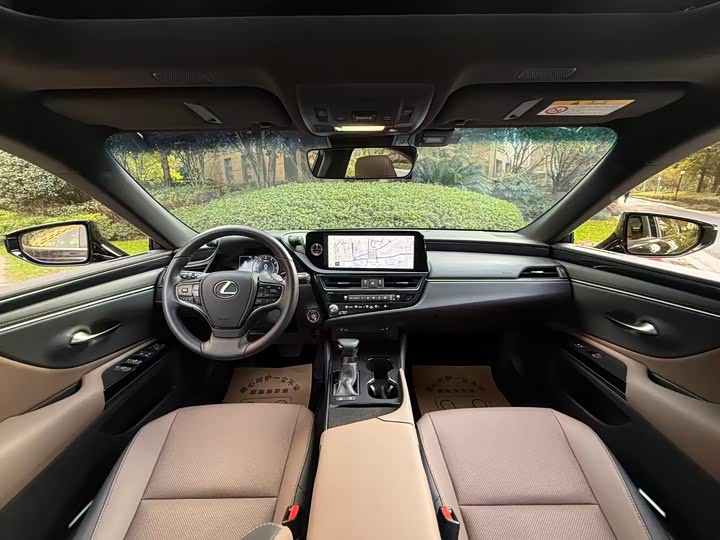 Фото 9 - Lexus ES