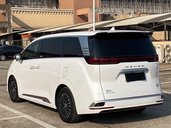 Фото 5 - Denza D9