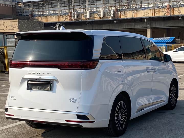 Фото 7 - Denza D9