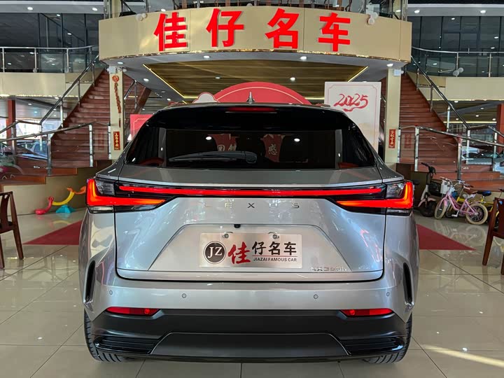 Фото 4 - Lexus NX