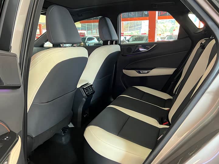 Фото 8 - Lexus NX