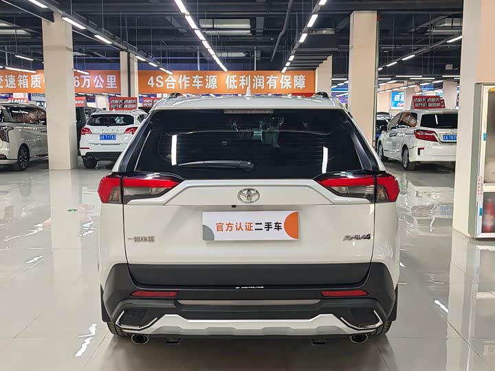 Фото 4 - Toyota RAV4