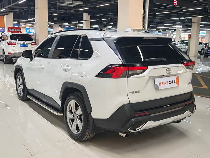 Фото 6 - Toyota RAV4