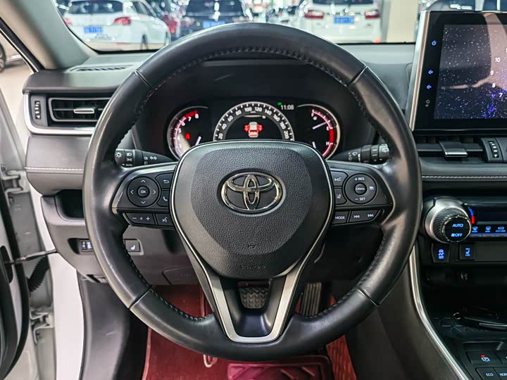 Фото 7 - Toyota RAV4