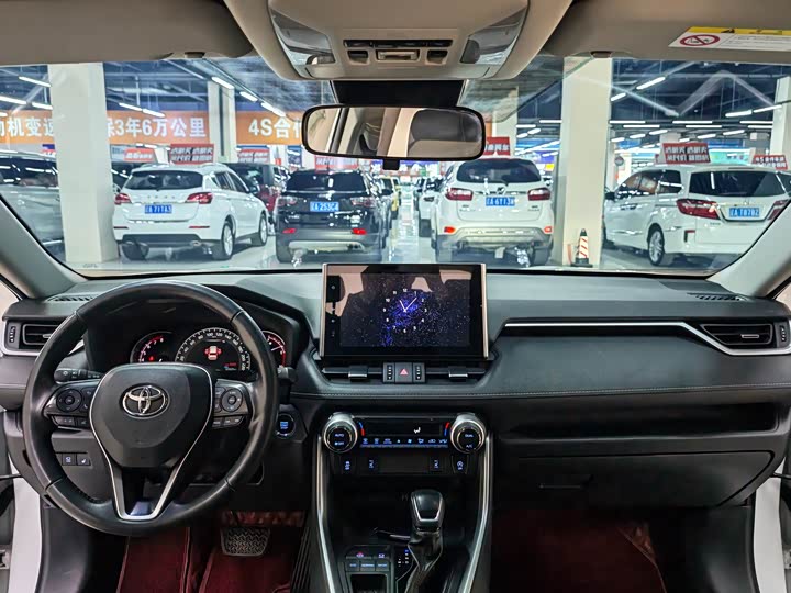 Фото 9 - Toyota RAV4