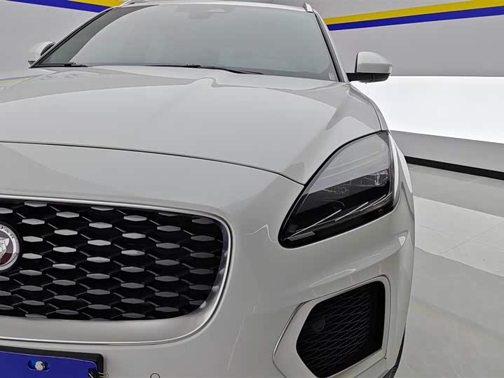 Фото 5 - Jaguar E-Pace