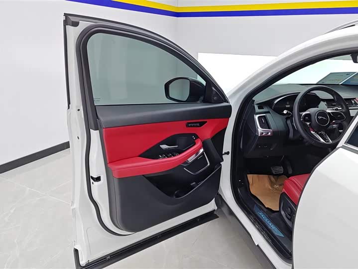 Фото 7 - Jaguar E-Pace