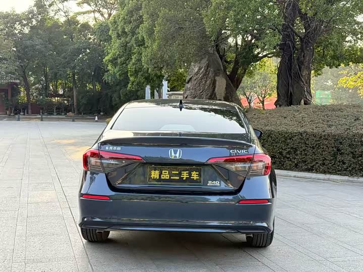 Фото 8 - Honda Civic