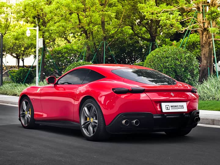 Фото 4 - Ferrari Roma