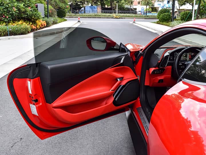 Фото 6 - Ferrari Roma