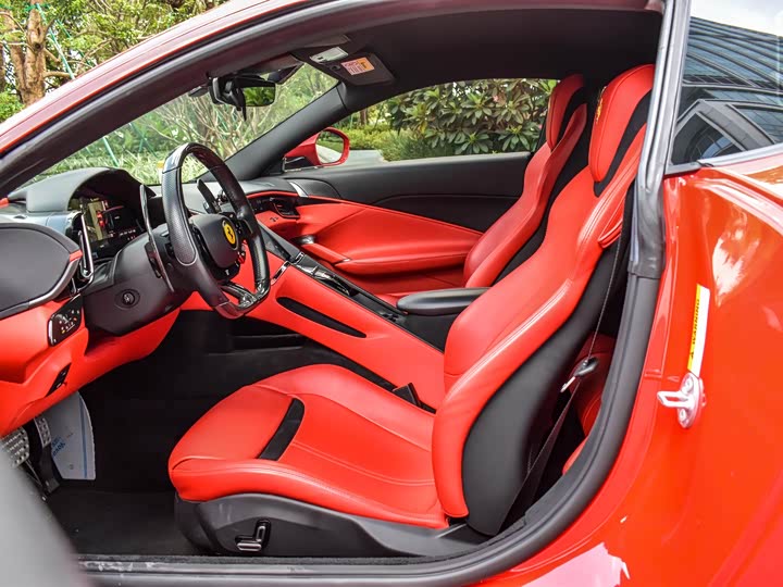 Фото 8 - Ferrari Roma